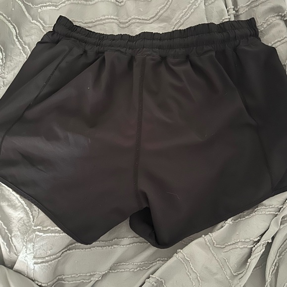 Lululemon Hotty Hot Shorts 4 in - Picture 3 of 4